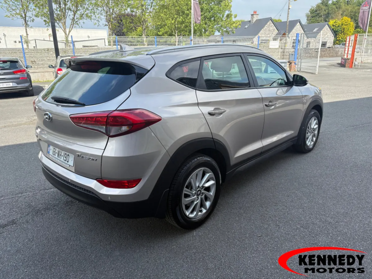 Hyundai Tucson 1.7 EXECUTIVE 5DR - Image 2