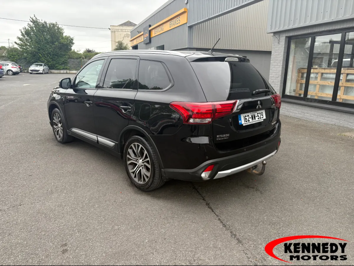 Mitsubishi Outlander 16MY 4WD 6 6MT 7S 4DR - Image 2
