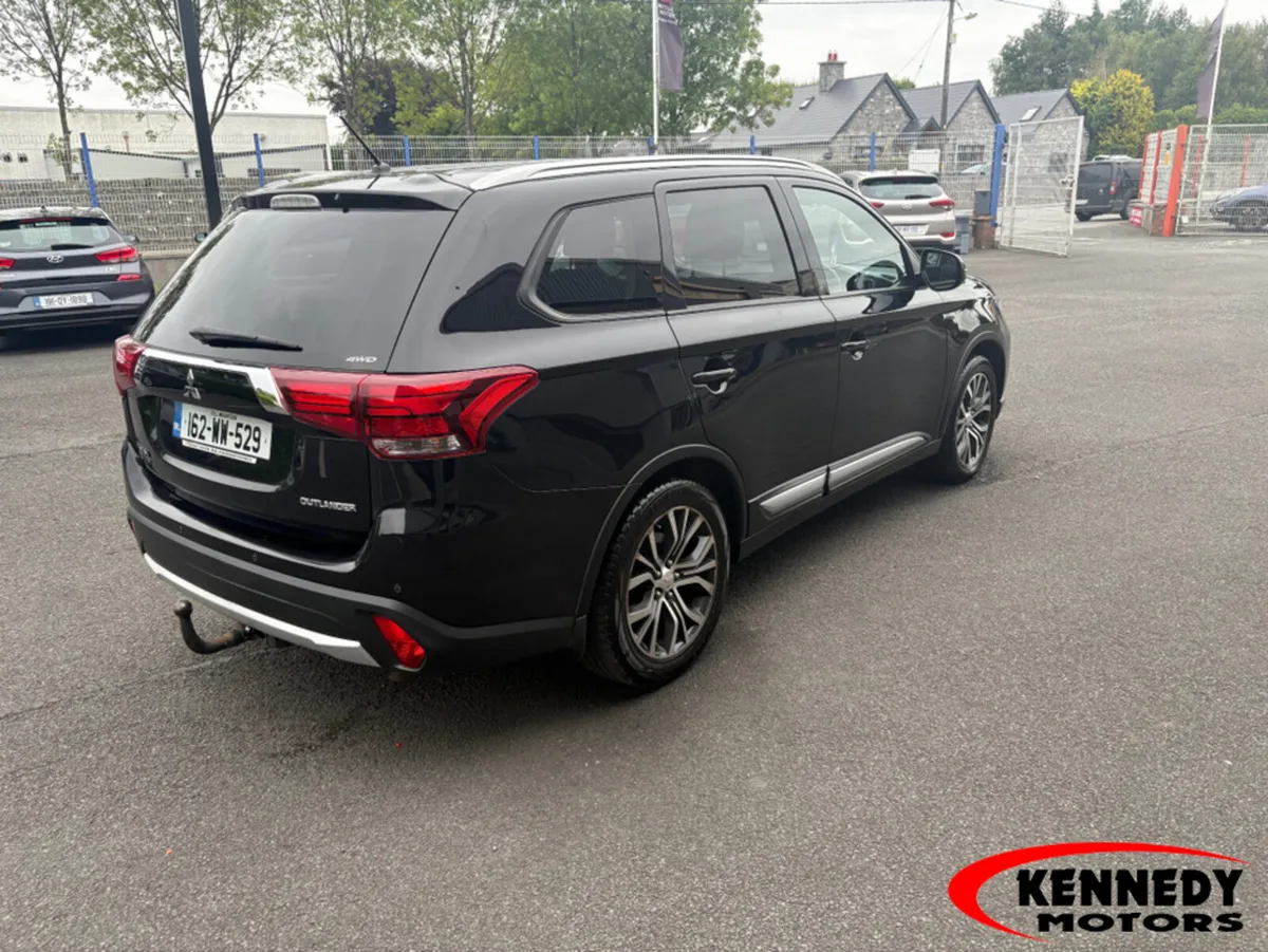 Mitsubishi Outlander 16MY 4WD 6 6MT 7S 4DR - Image 3