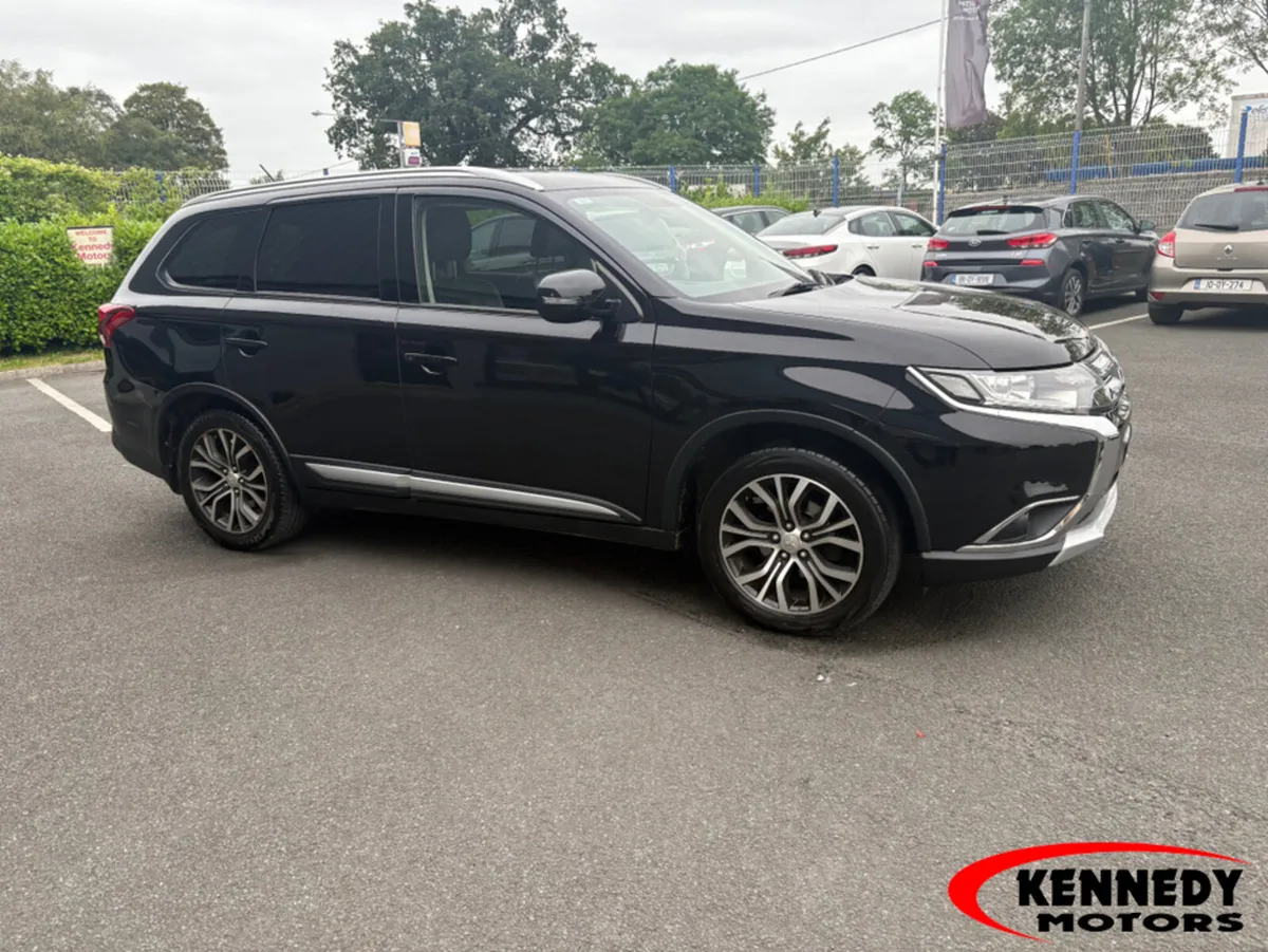 Mitsubishi Outlander 16MY 4WD 6 6MT 7S 4DR - Image 4