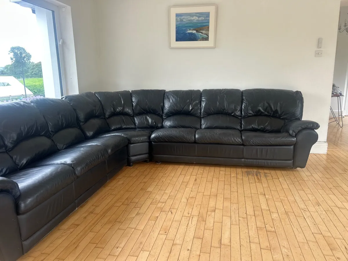 Large second hand  Italian  leather corner sofa - Image 2
