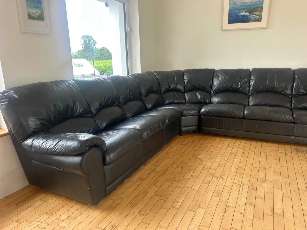 Large second hand  Italian  leather corner sofa - Image 3