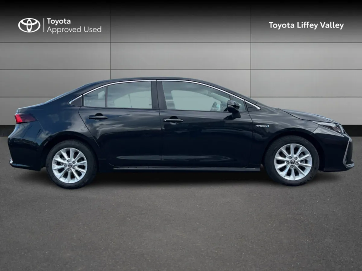 Toyota Corolla LUNA SALOON 4DR AUTO HYBRID - Image 3