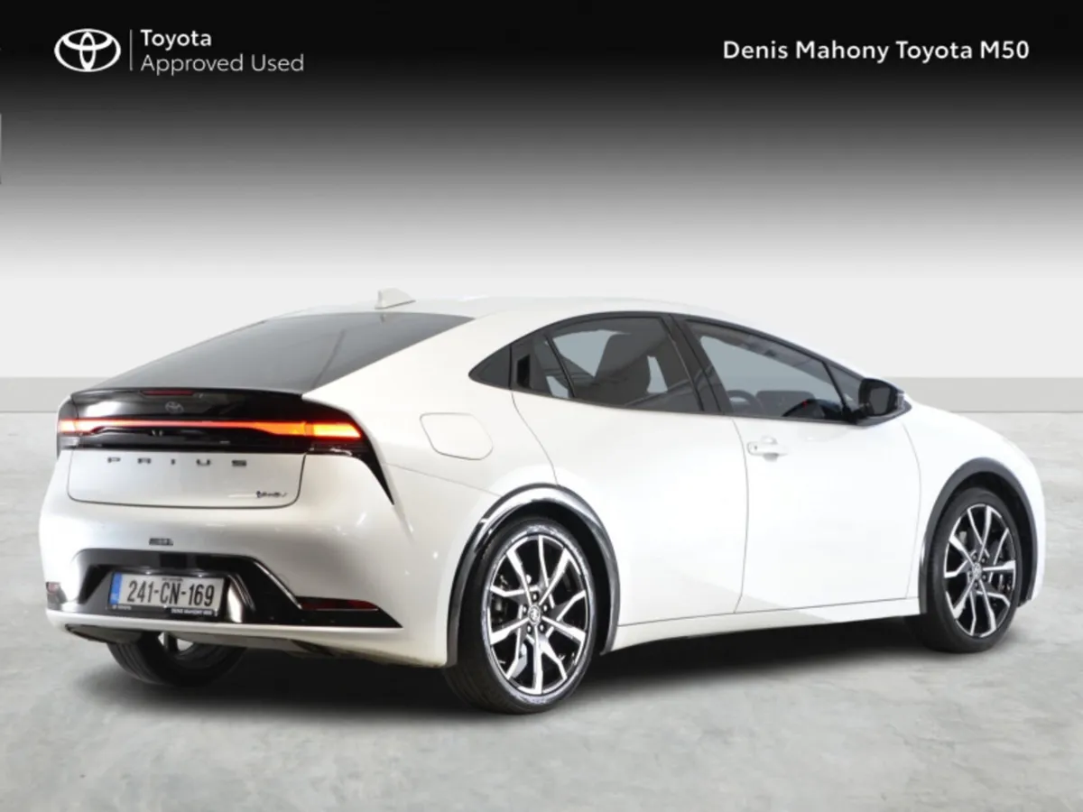 Toyota Prius Plug-In Hybrid - Image 2