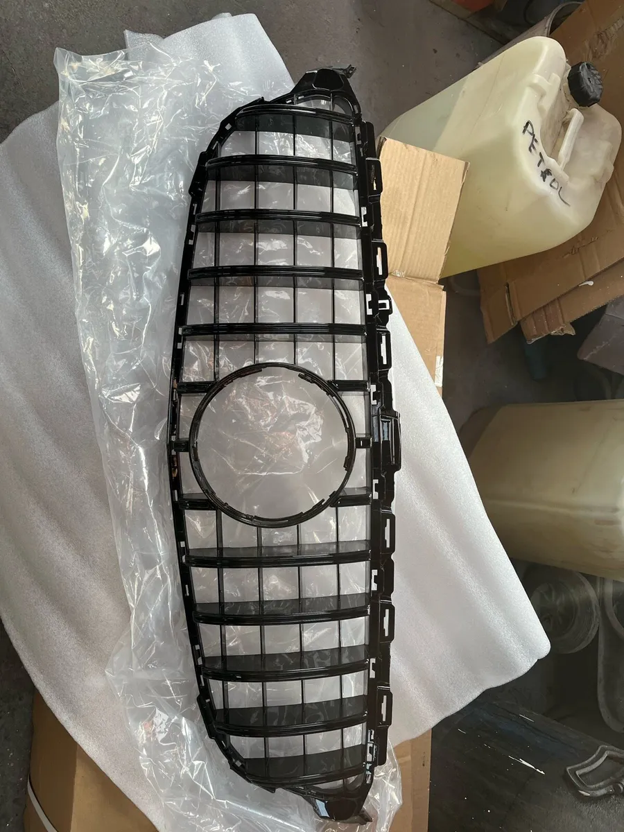 2015-2018 Mercedes C-class front grill - Image 3