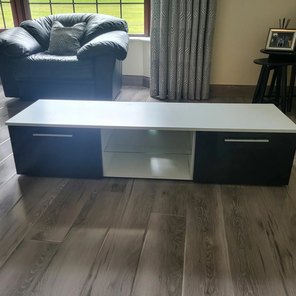 Tv unit