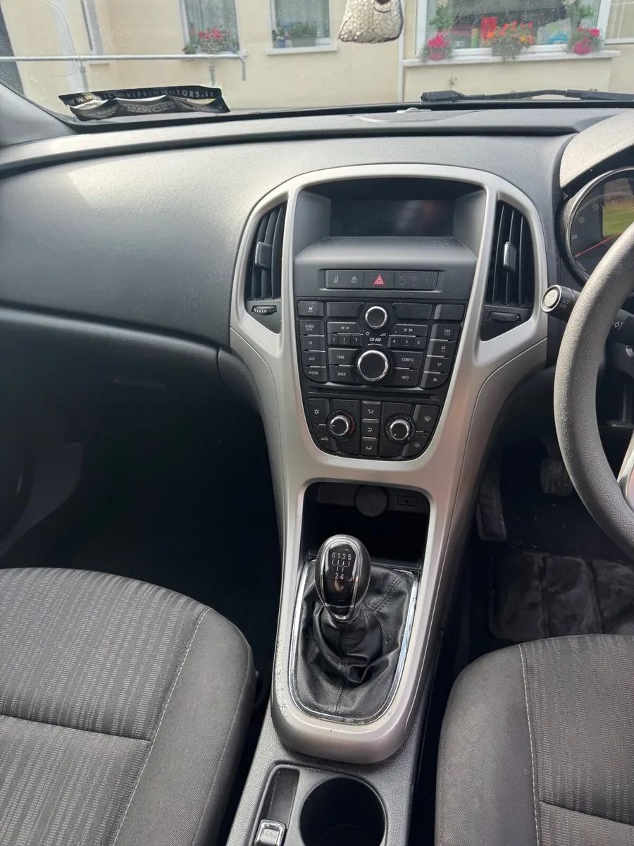 Opel Astra 2012 - Image 4