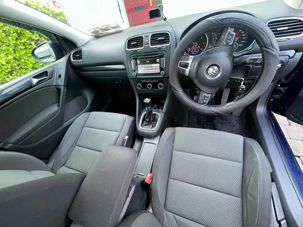 Volkswagen Golf 1.6 TDI Match Blue motion - Image 2