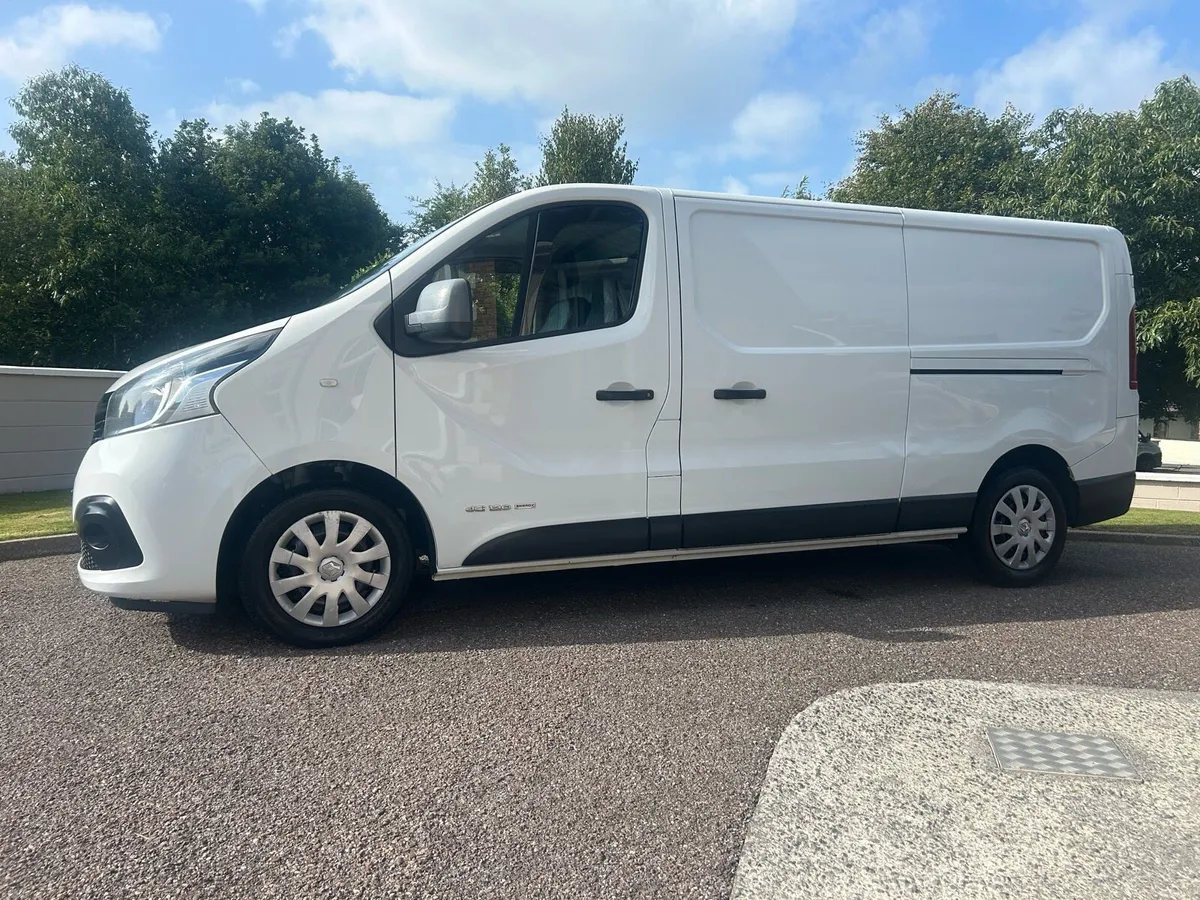 RENAULT TRAFIC - Image 1