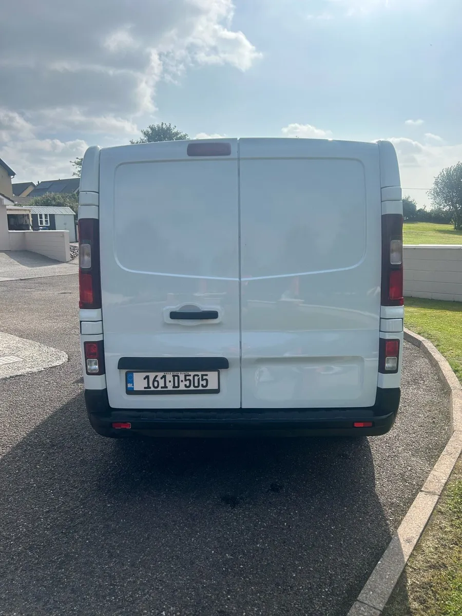 RENAULT TRAFIC - Image 4