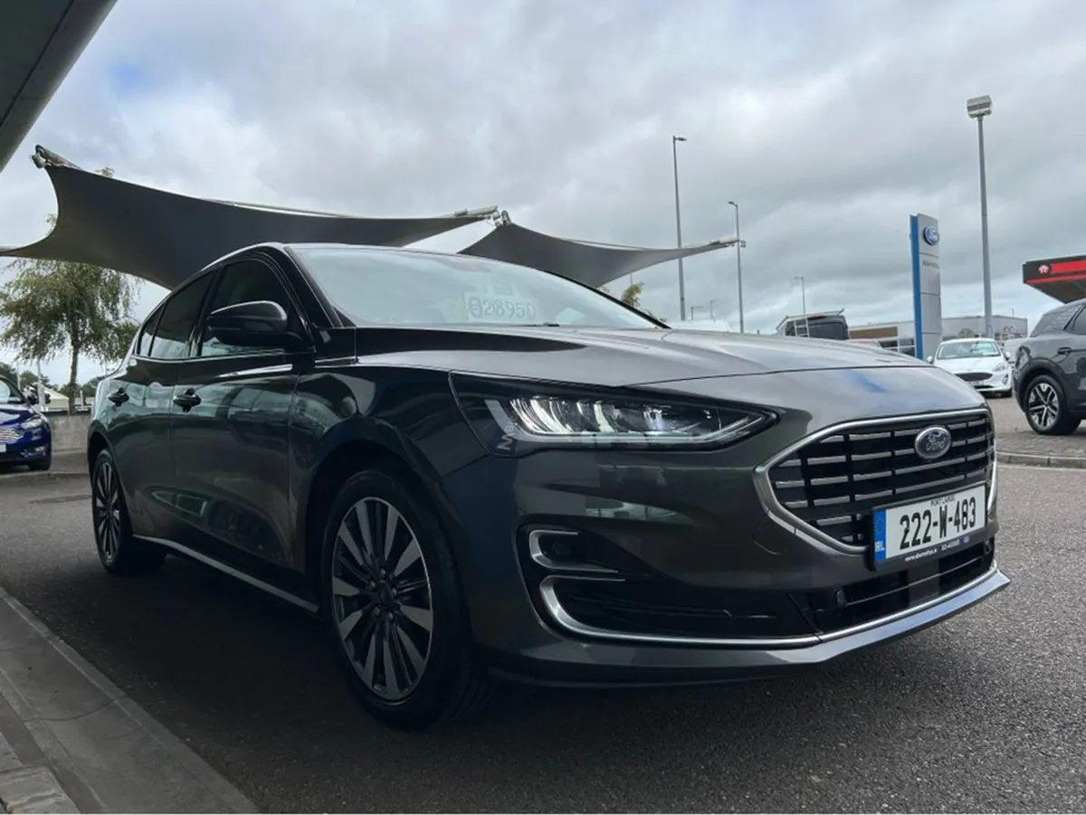 Ford Focus Titanium Vignale 5DR 1.0t 125 M - Image 3