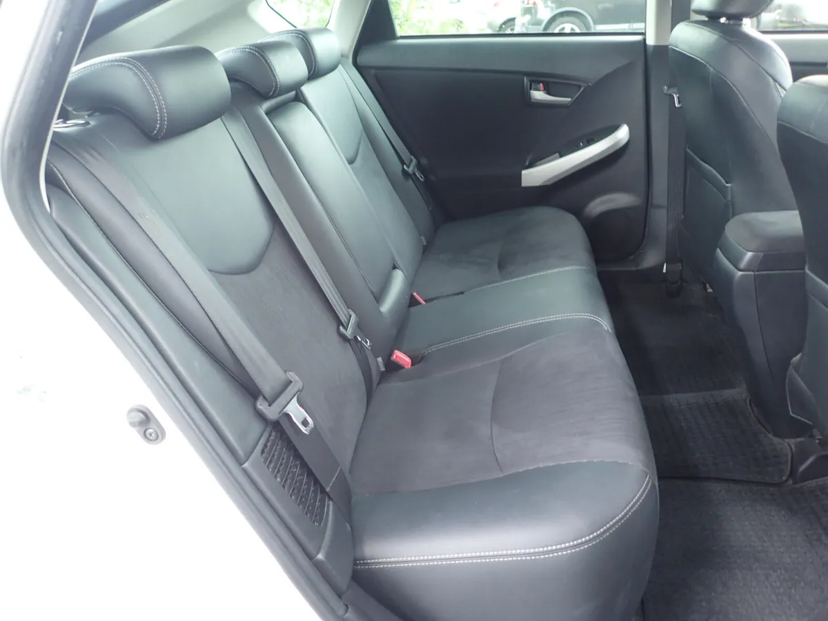 2014 Toyota Prius 1.8 Hybrid HIGH SPEC - Image 4