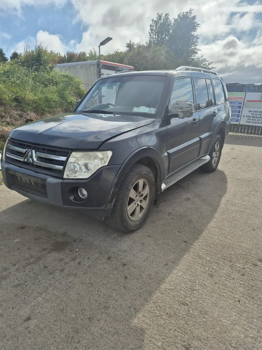 Mitsubishi Pajero - Breaking only - Image 1