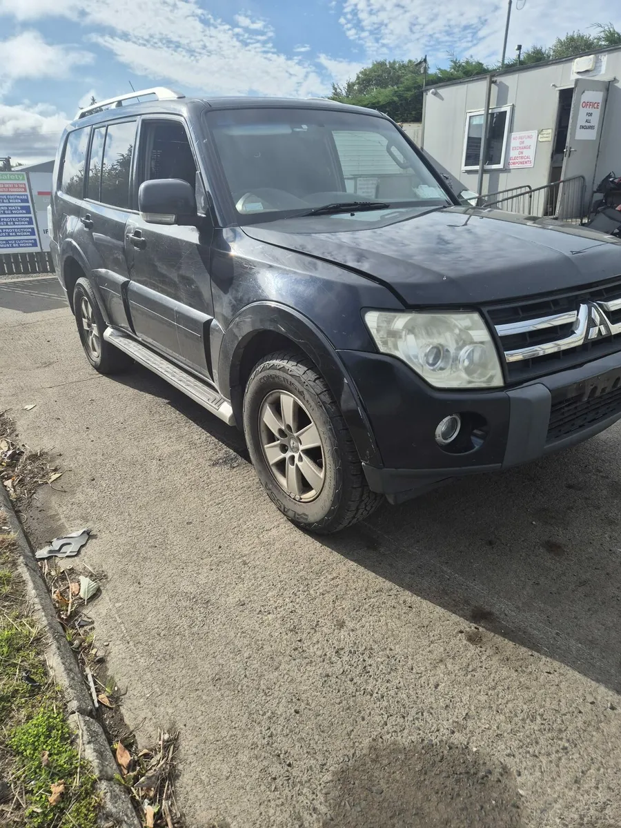 Mitsubishi Pajero - Breaking only - Image 2