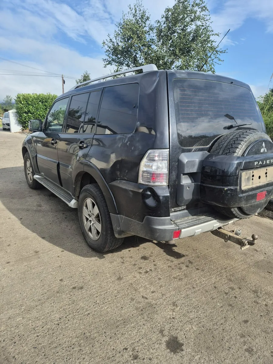 Mitsubishi Pajero - Breaking only - Image 4