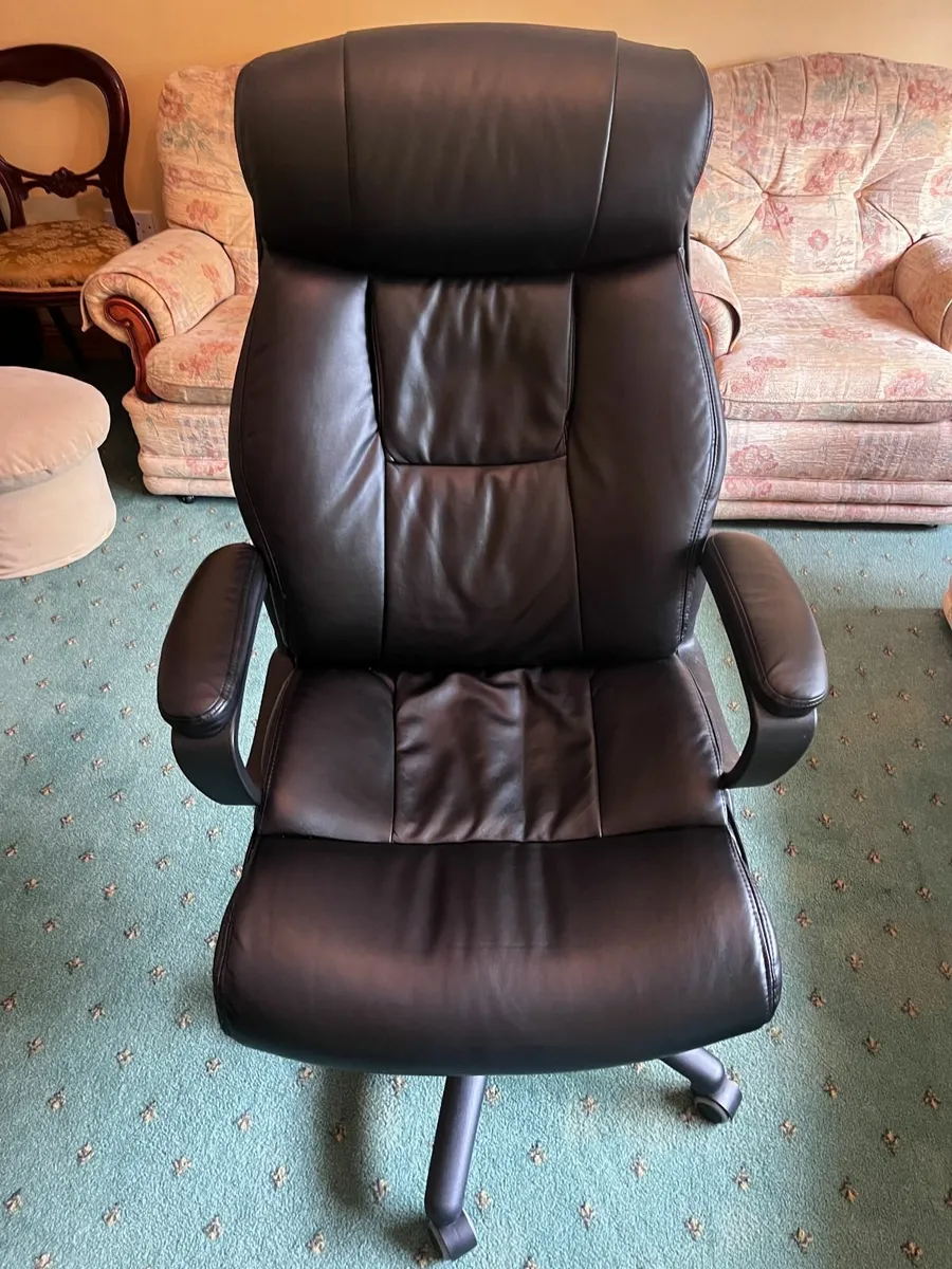 Office chair - Image 1