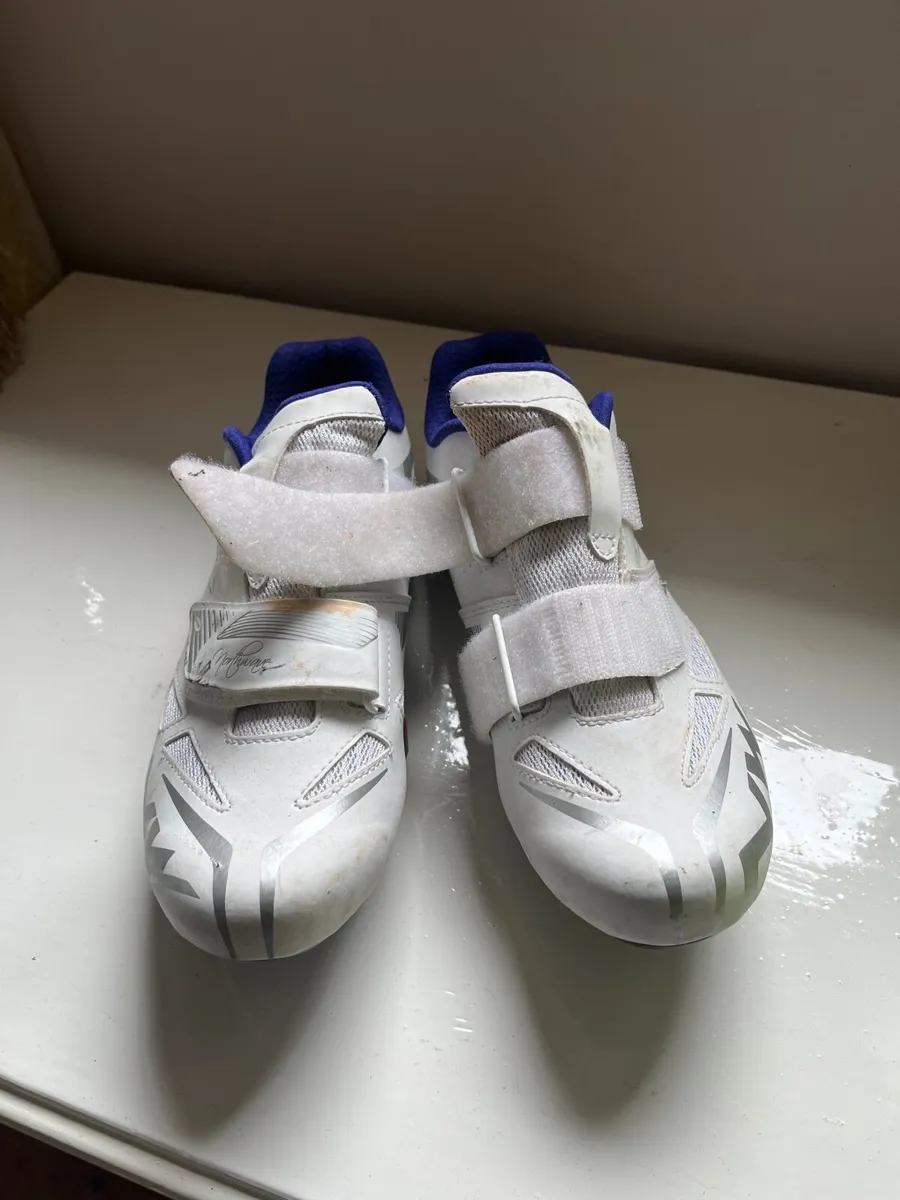 Cycling shoes - Image 1