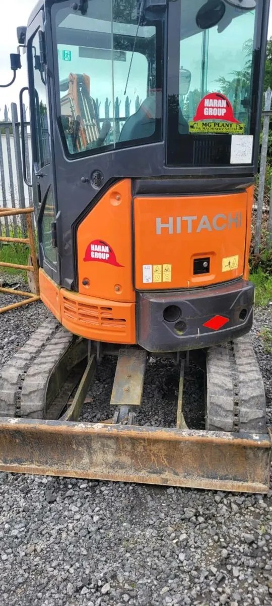 Hitachi 2.6t - Image 2