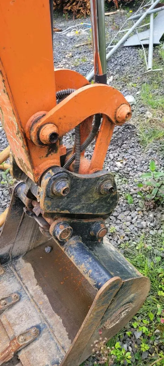 Hitachi 2.6t - Image 3