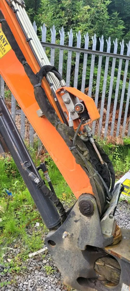 Hitachi 2.6t - Image 4