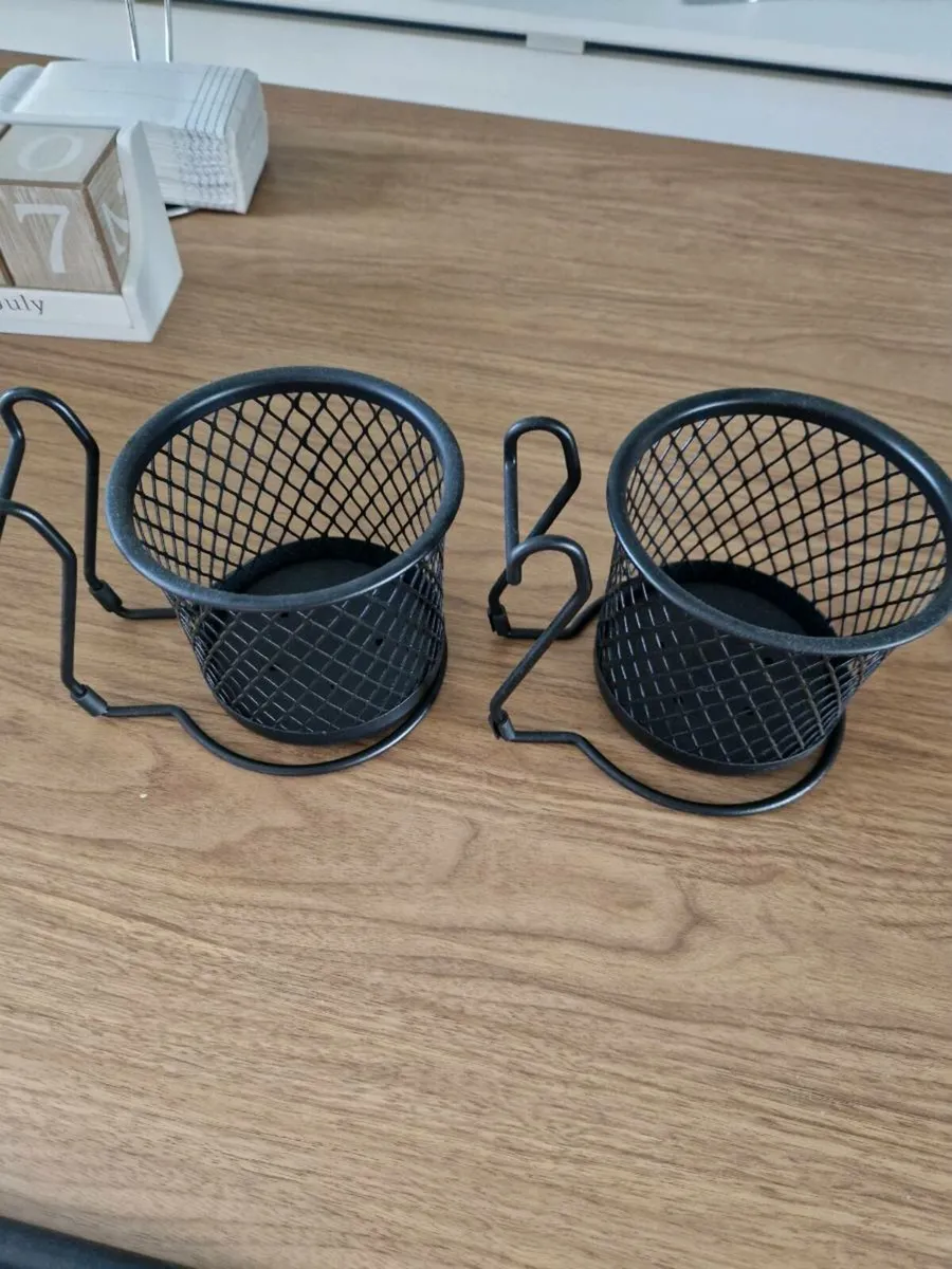 2 Hanging pots - Image 1