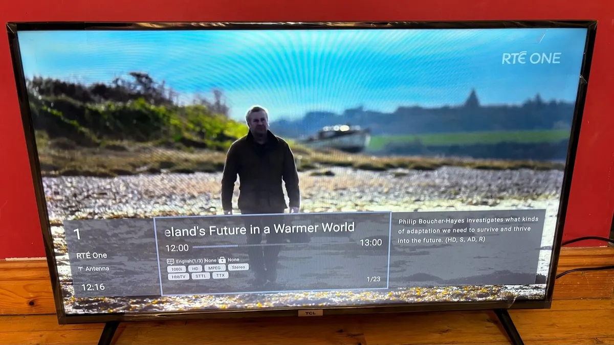 40” Smart TV - Image 4