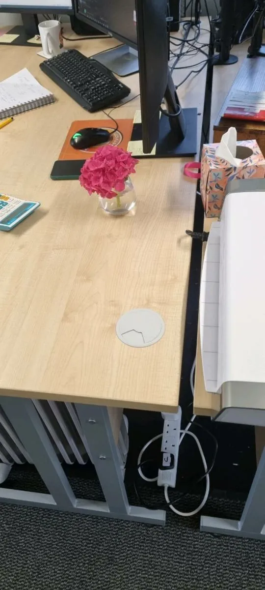 Office desk - Image 2