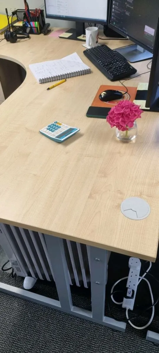Office desk - Image 4