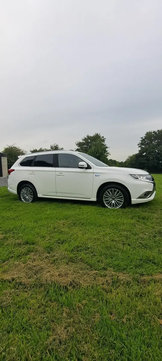 2019 Mitsubishi Outlander PHEV 4hs - Image 1