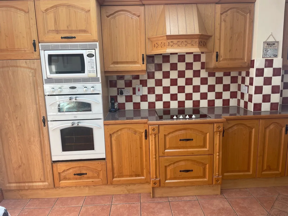 Kitchen units including appliances - Image 2