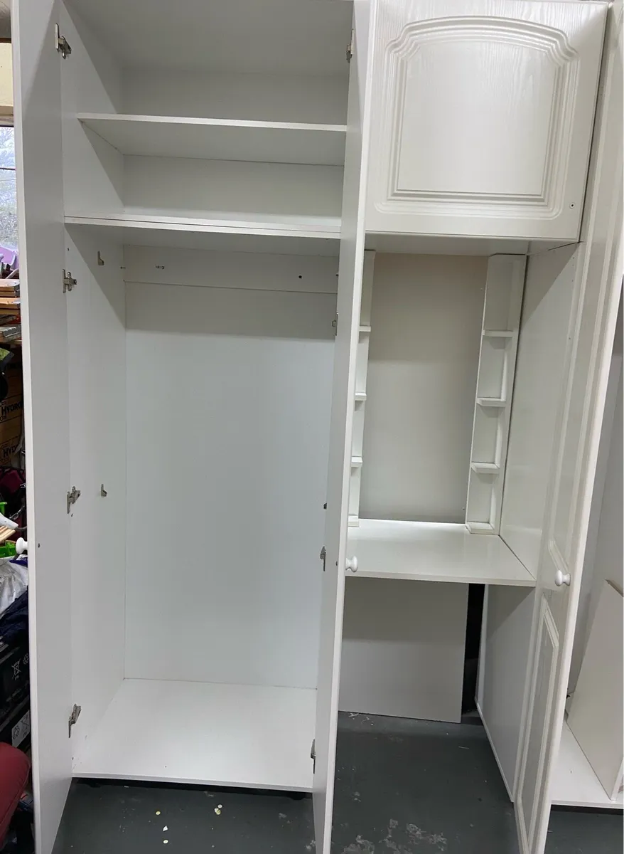 Bedroom wardrobe - Image 2