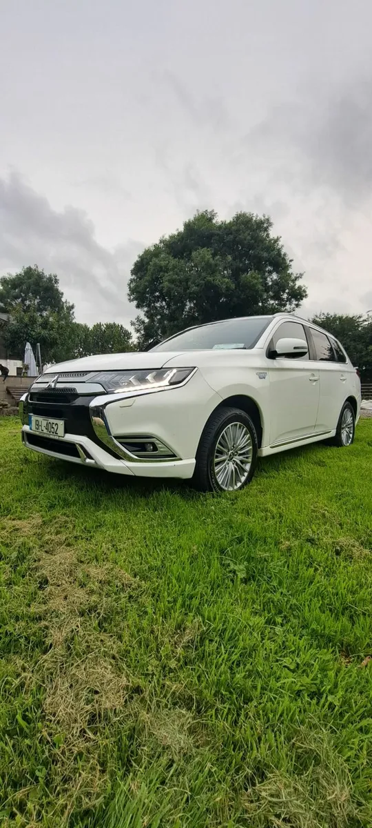 2019 Mitsubishi Outlander PHEV 4hs - Image 3