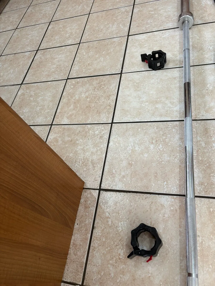 OLYMPIC BUMPER WEIGHTS, TRI HAMMER AND 7 FOOT BAR! - Image 4