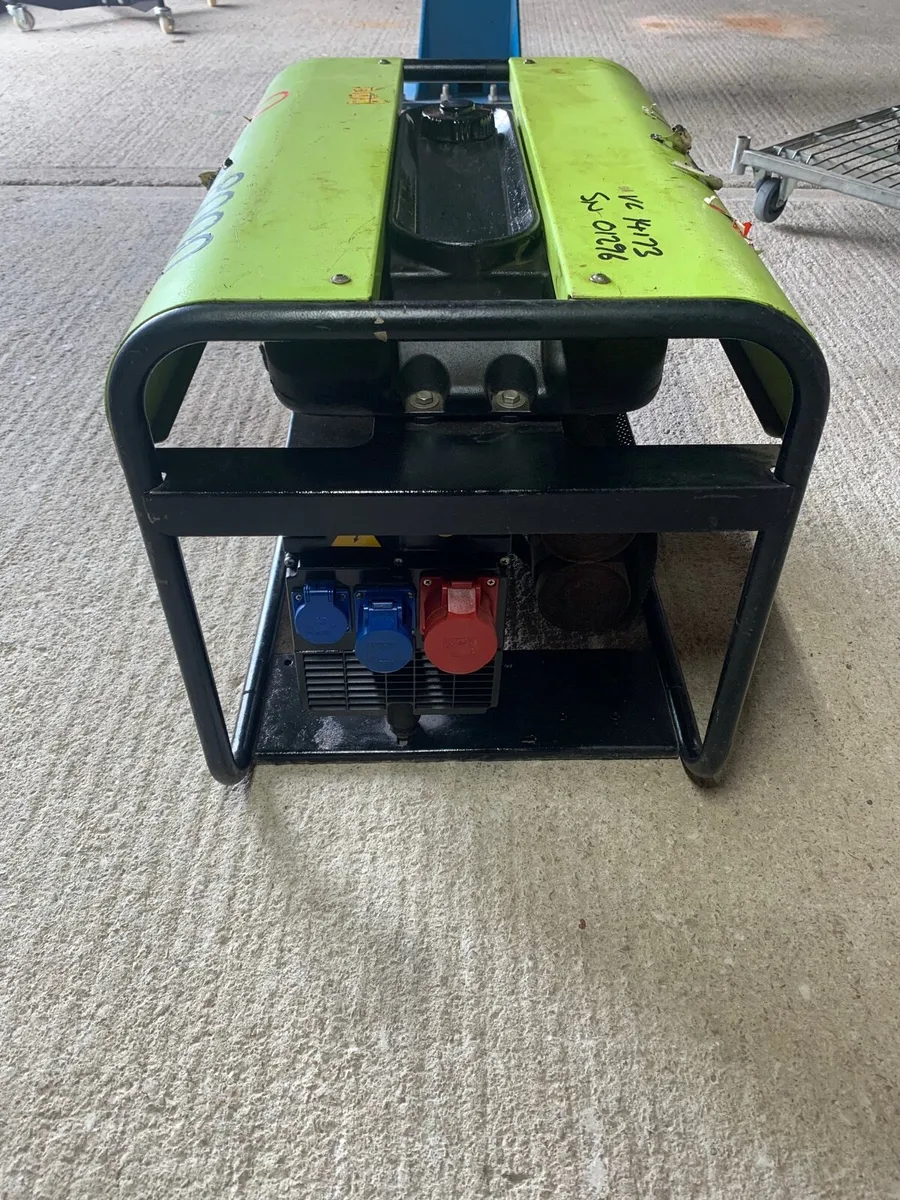 Pramac ES8000 400/230v + AVR - Image 3