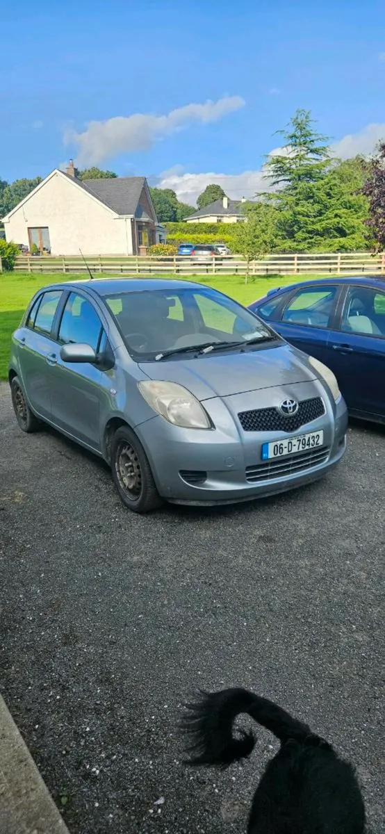 O2006 toyota yaris - Image 1