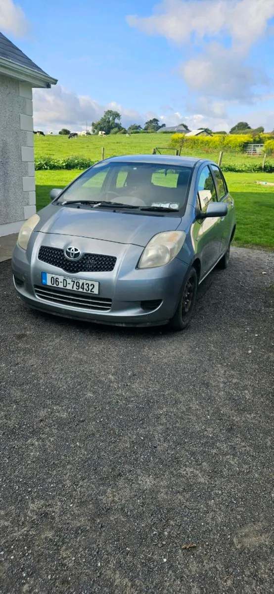 O2006 toyota yaris - Image 2