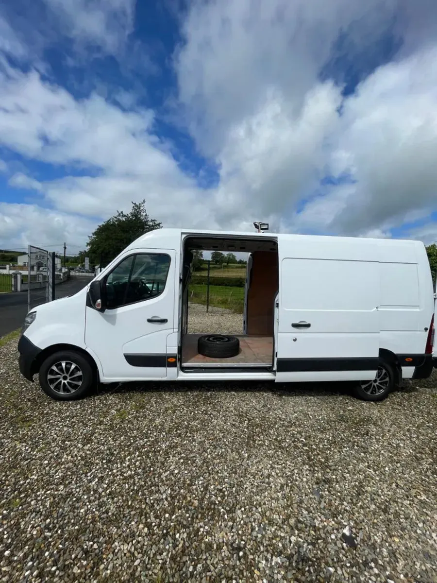 201 Nissan Nv400 LWB - Image 3