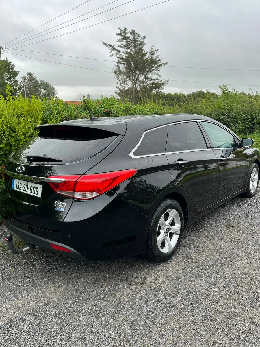 Hyundai i40 CRDI Style estate - Image 1