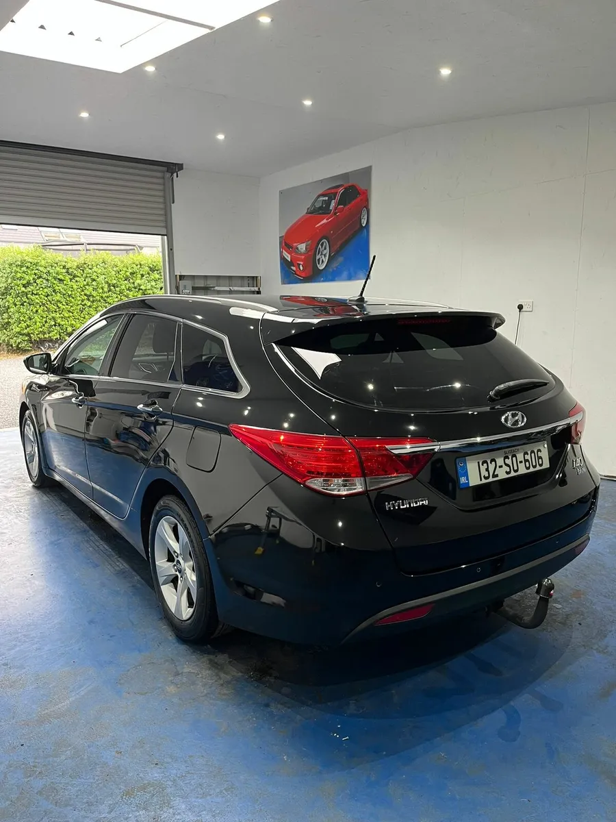Hyundai i40 CRDI Style estate - Image 2
