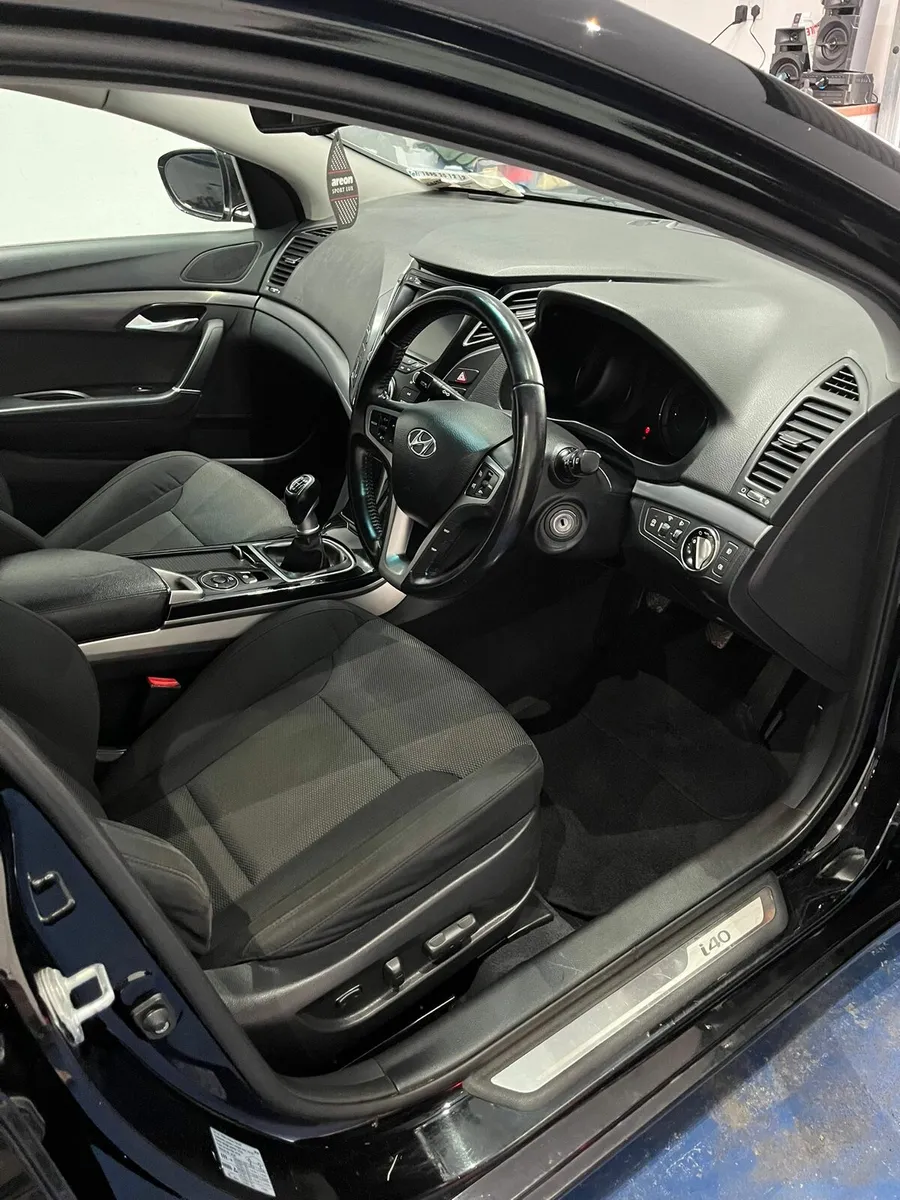 Hyundai i40 CRDI Style estate - Image 3
