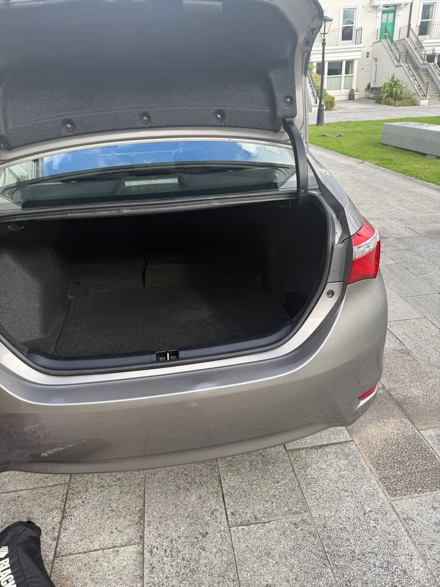 2015 Toyota Corolla 1.33 petrol terra 4 door - Image 2