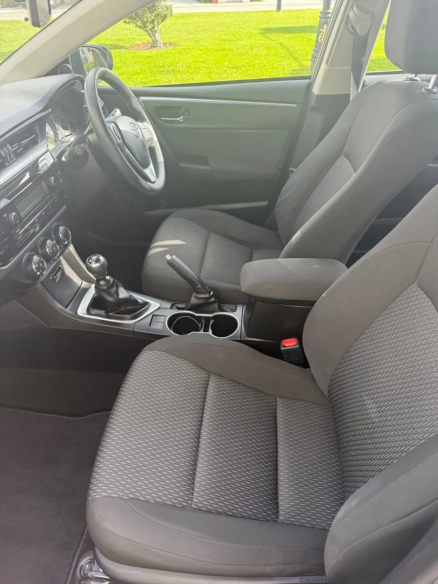 2015 Toyota Corolla 1.33 petrol terra 4 door - Image 4
