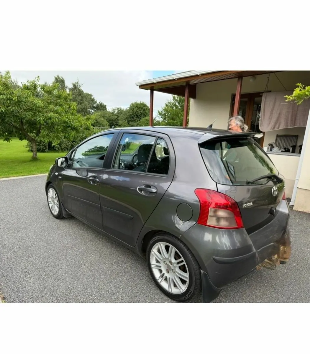 Toyota Yaris 2009 - Image 4