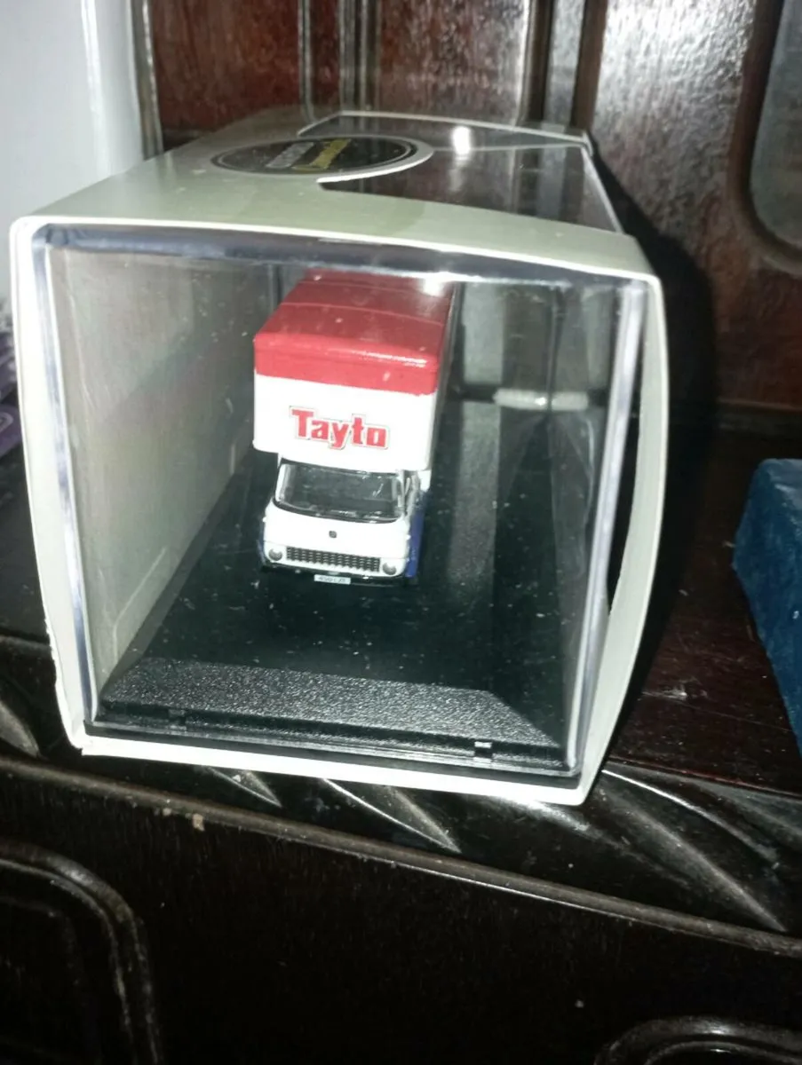 OXFORD  MR TAYTO  TX TRUCK &MR TOYTO RESIN FIGURE. - Image 3