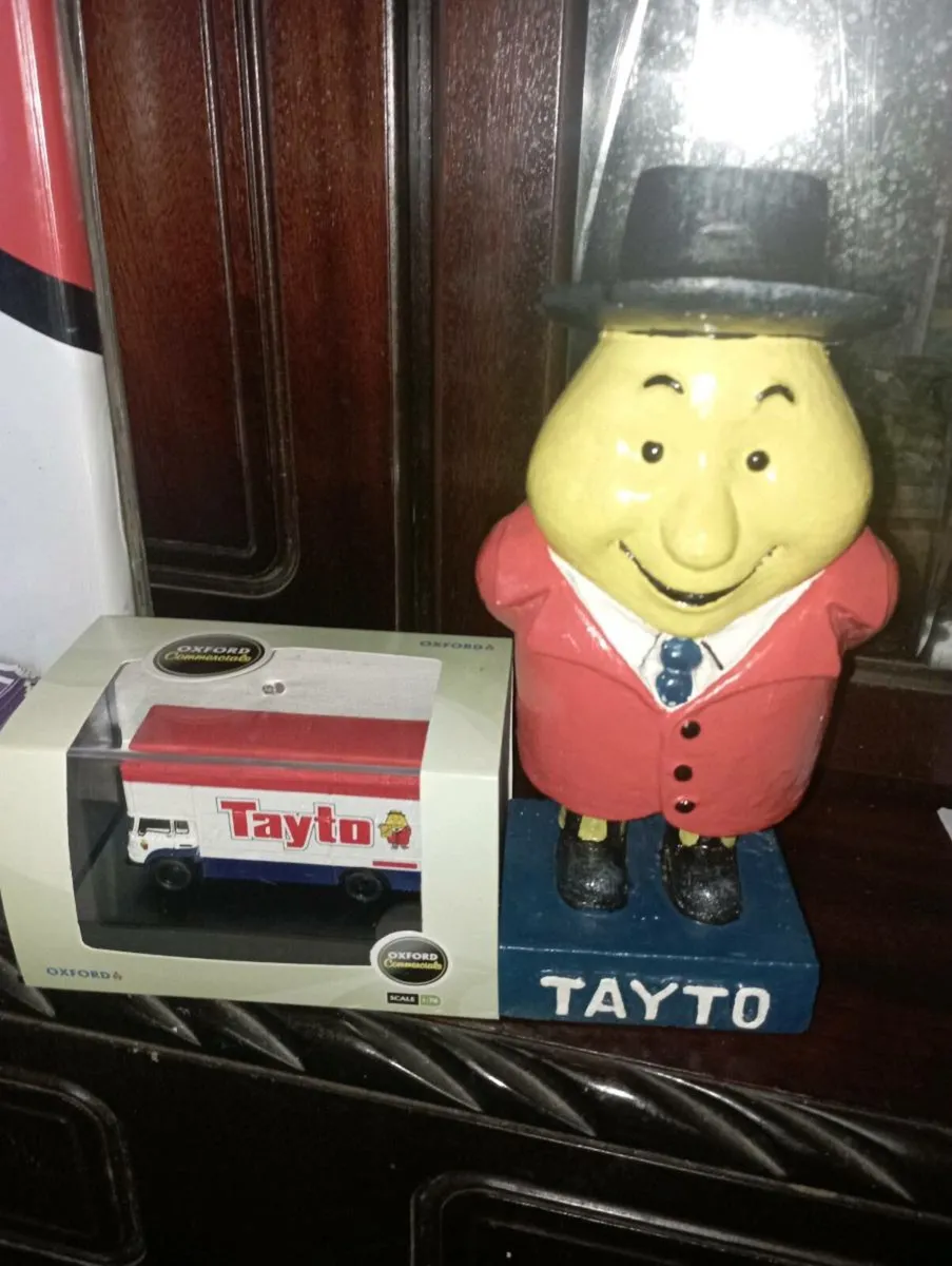 OXFORD  MR TAYTO  TX TRUCK &MR TOYTO RESIN FIGURE. - Image 1