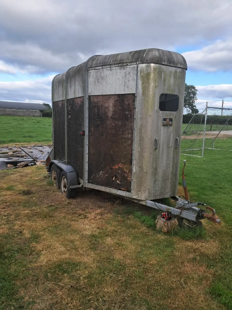 Horse box - Image 1