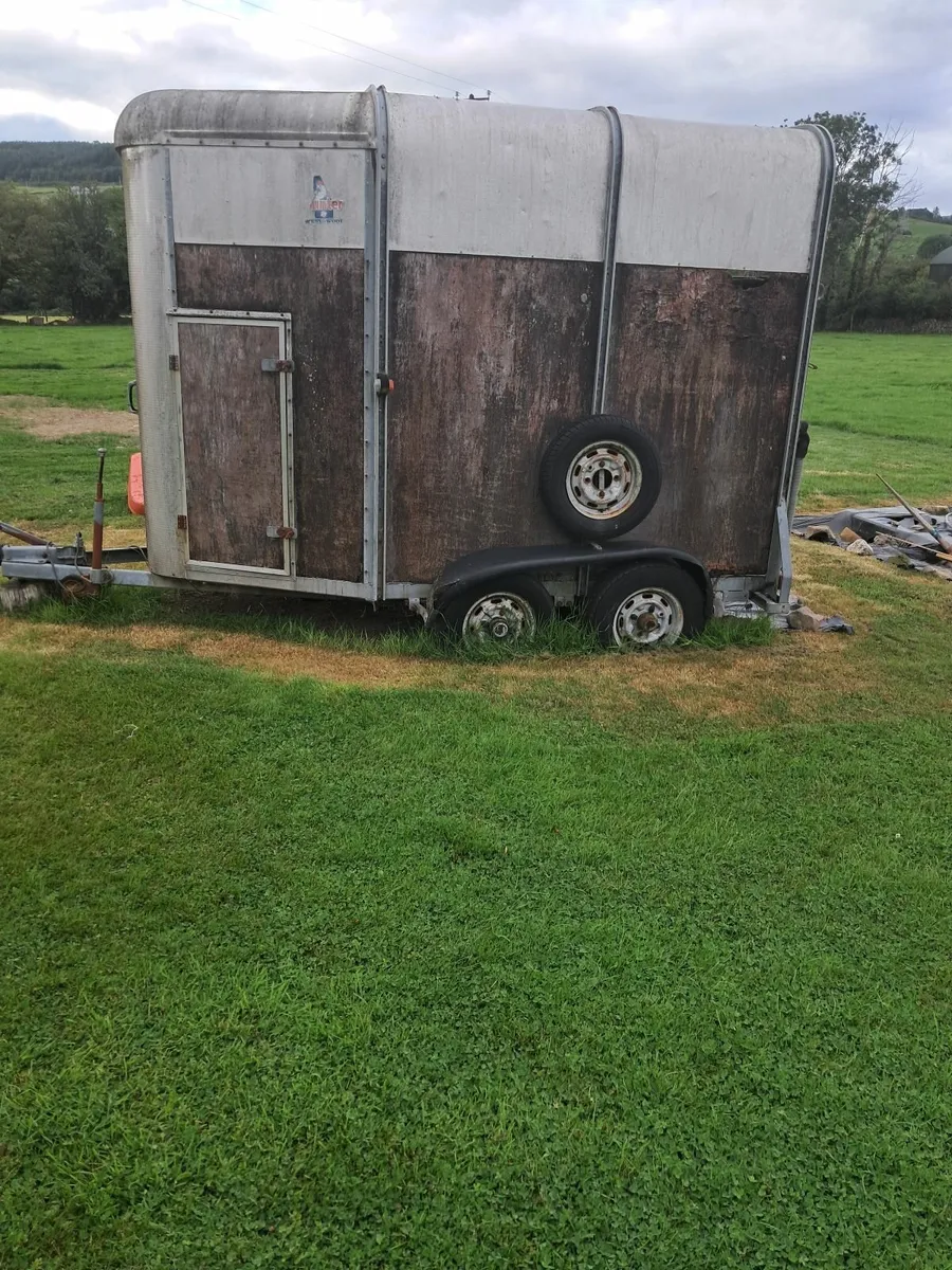 Horse box - Image 2