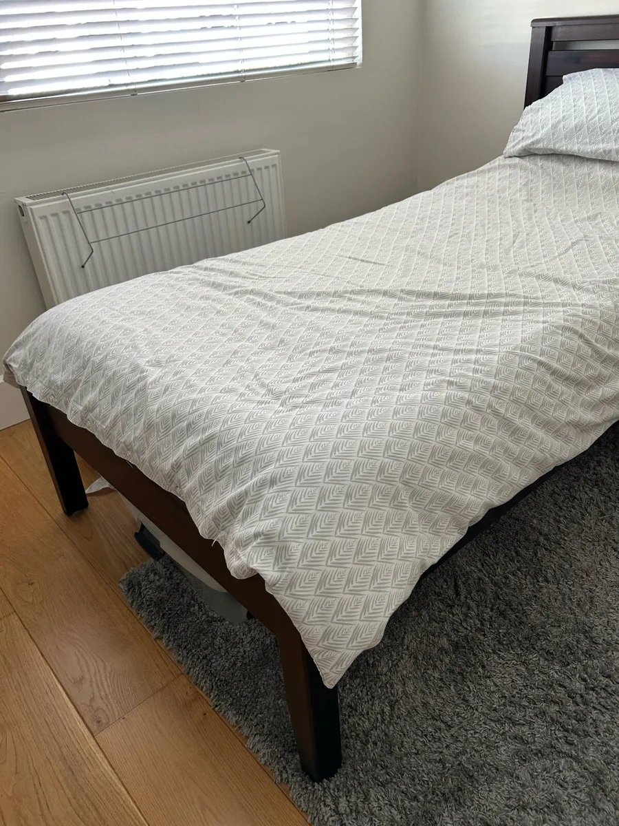 Single bed plus mattress and locker - Image 1
