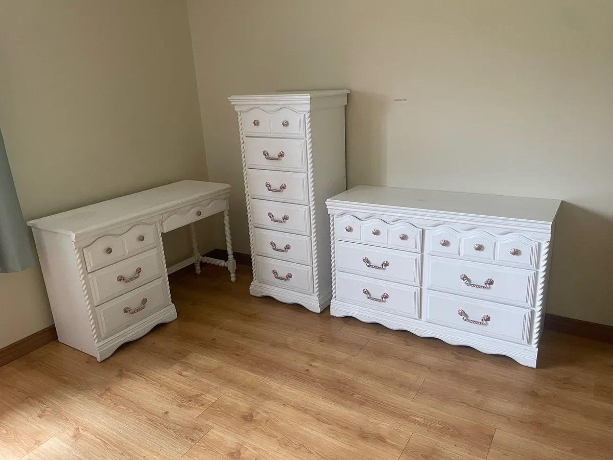 Vintage painted Bedroom furniture - Image 1