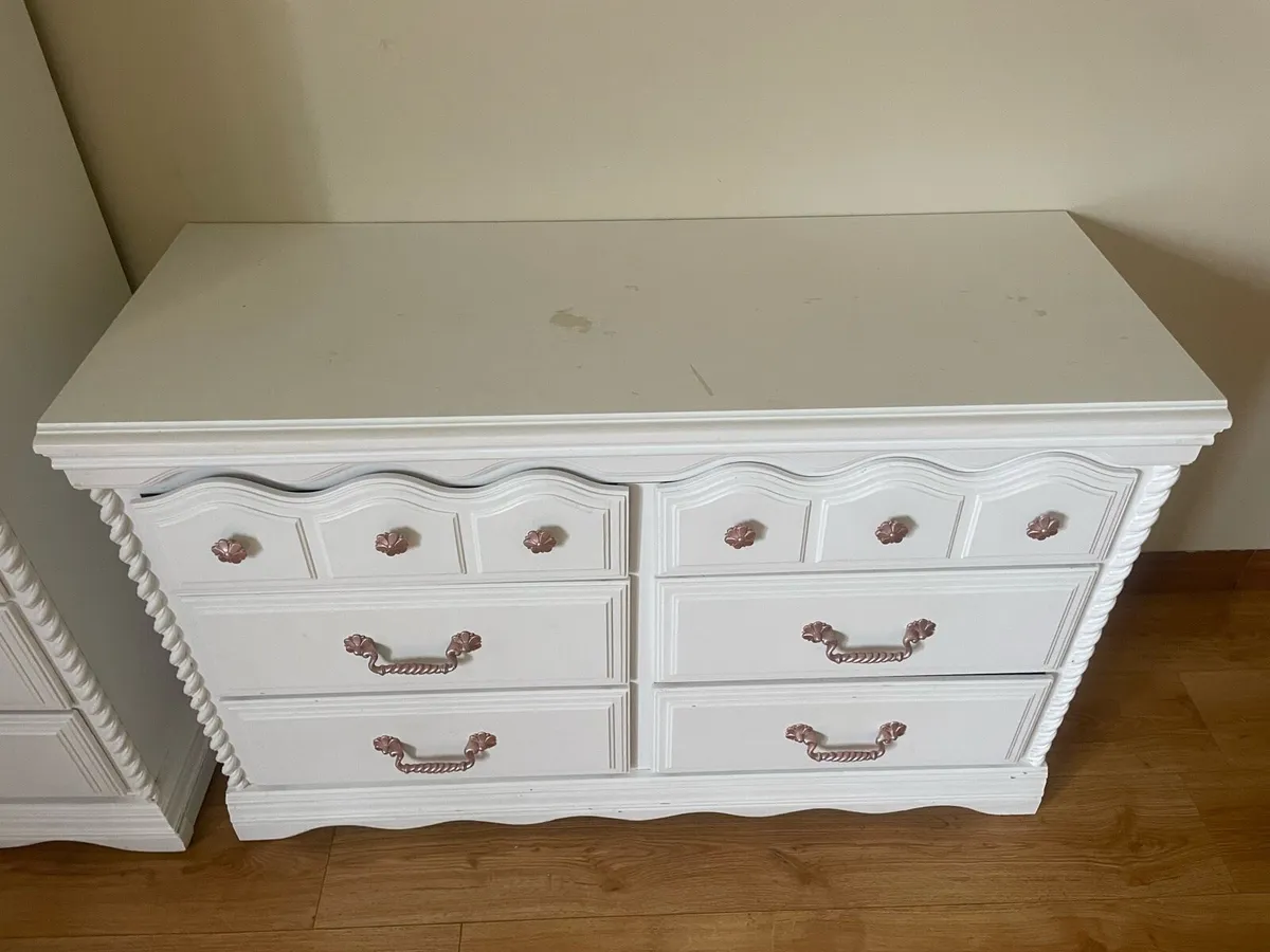 Vintage painted Bedroom furniture - Image 2